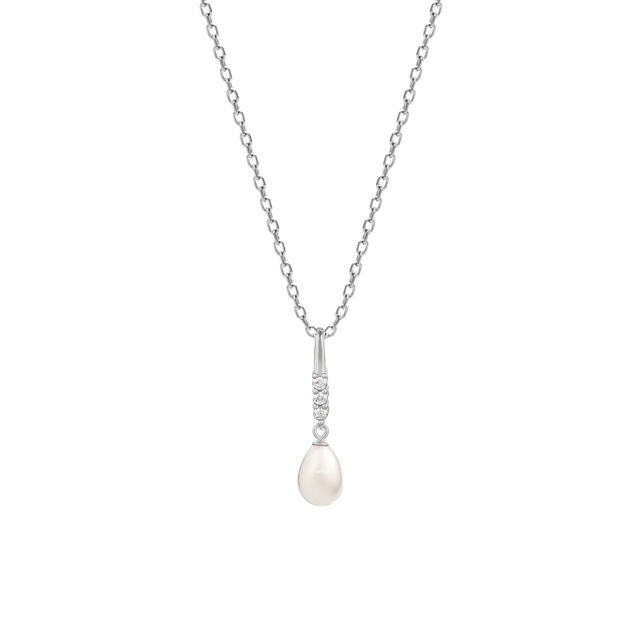 Silver Drop Of Pearl Pendant With Link Chain